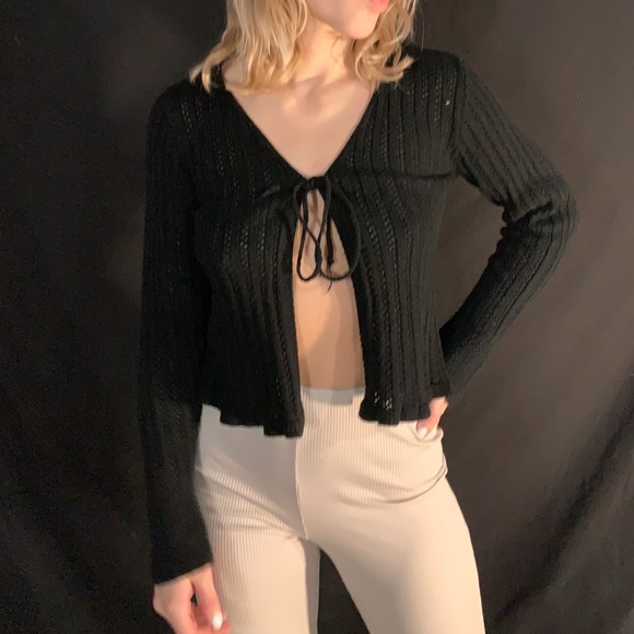 Black sweater size small, ties in front - Picture 2 of 4